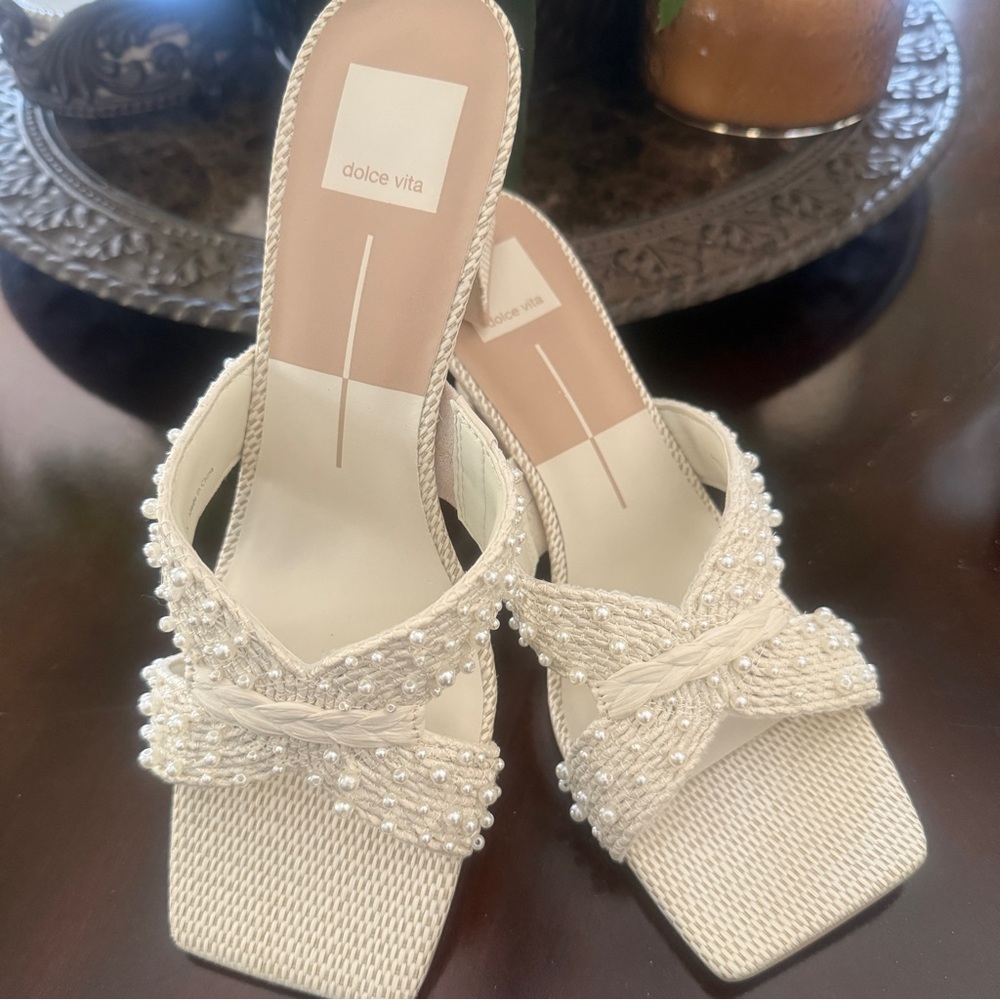 Dolce Vita Vanilla Nitro Pearl Sandals - NIB - 9 1/2